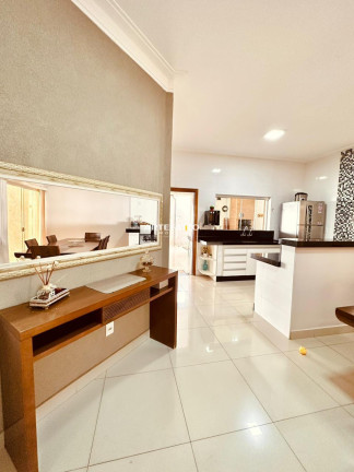Imagem Casa com 3 Quartos à Venda, 200 m² Imagem Casa com 3 Quartos à Venda, 200 m²