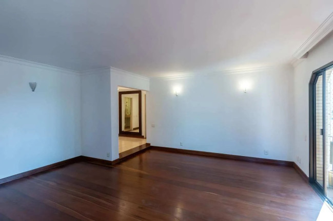Apartamento com 3 Quartos para Alugar, 240 m²