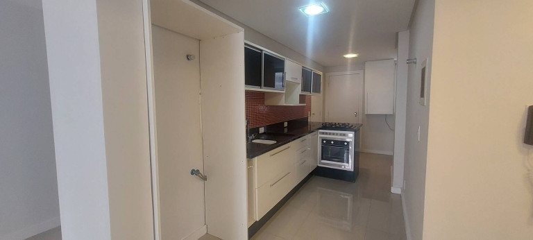 Imagem Apartamento com 3 Quartos à Venda, 96 m² em Centro - Florianópolis Imagem Apartamento com 3 Quartos à Venda, 96 m² em Centro - Florianópolis