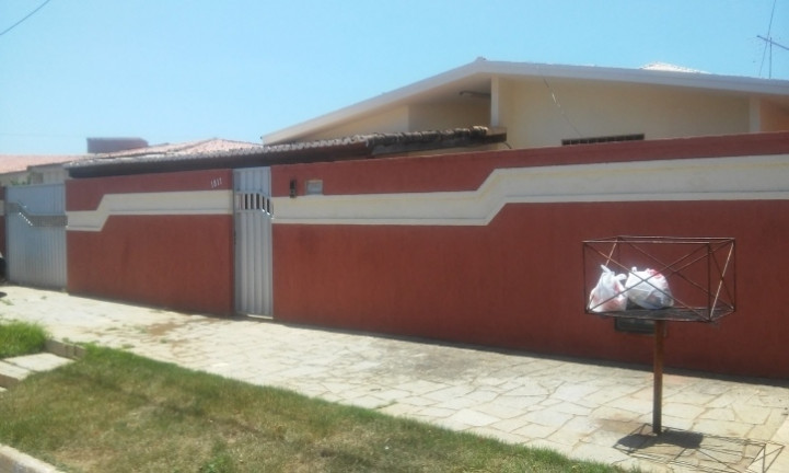 Casa com 4 Quartos à Venda, 270 m² em Capim Macio - Natal
