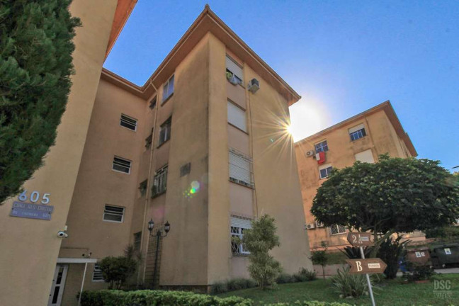 Imagem Imóvel com 2 Quartos à Venda, 51 m² em Cristal - Porto Alegre Imagem Imóvel com 2 Quartos à Venda, 51 m² em Cristal - Porto Alegre