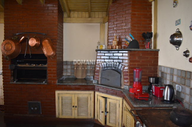 Imagem Casa com 4 Quartos à Venda, 226 m² em Região Do Alto Do Capivari - Campos Do Jordão Imagem Casa com 4 Quartos à Venda, 226 m² em Região Do Alto Do Capivari - Campos Do Jordão