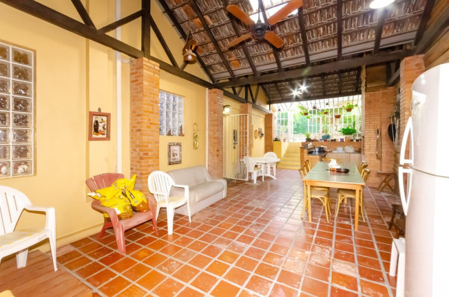 Imagem Casa com 4 Quartos à Venda, 332 m² em Petrópolis - Porto Alegre Imagem Casa com 4 Quartos à Venda, 332 m² em Petrópolis - Porto Alegre