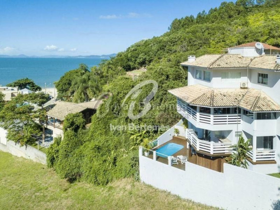 Imagem Casa com 5 Quartos para Temporada, em Zimbros - Bombinhas Imagem Casa com 5 Quartos para Temporada, em Zimbros - Bombinhas