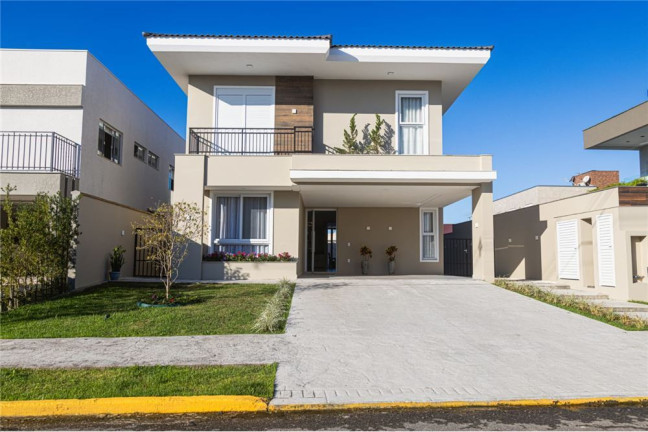 Casa com 4 Quartos à Venda,  em Santa Regina - Camboriú