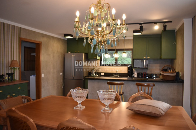 Imagem Casa com 4 Quartos à Venda, 258 m² em Região Do Alto Da Boa Vista - Campos Do Jordão Imagem Casa com 4 Quartos à Venda, 258 m² em Região Do Alto Da Boa Vista - Campos Do Jordão