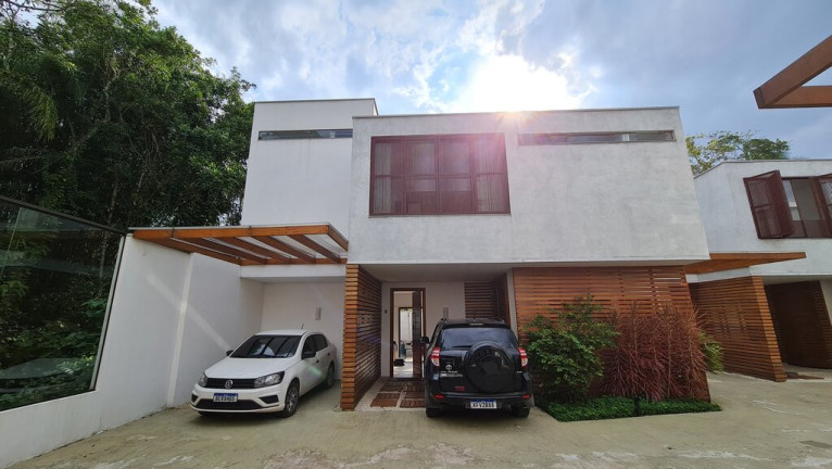 Casa com 3 Quartos à Venda,  em Camburi - São Sebastião