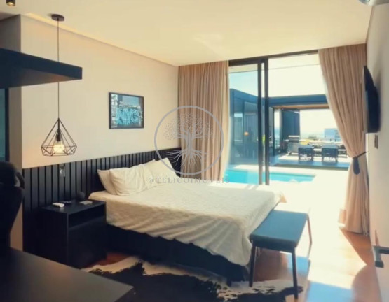 Imagem Casa de Condomínio com 3 Quartos à Venda, 390 m²