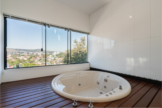 Imagem Casa com 2 Quartos à Venda, 318 m² em Medianeira - Porto Alegre Imagem Casa com 2 Quartos à Venda, 318 m² em Medianeira - Porto Alegre