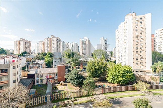 Imagem Apartamento com 3 Quartos à Venda, 81 m² em Passo Da Areia - Porto Alegre
