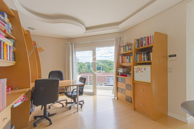 Imagem Casa com 4 Quartos à Venda, em Saguaçu - Joinville Imagem Casa com 4 Quartos à Venda, em Saguaçu - Joinville