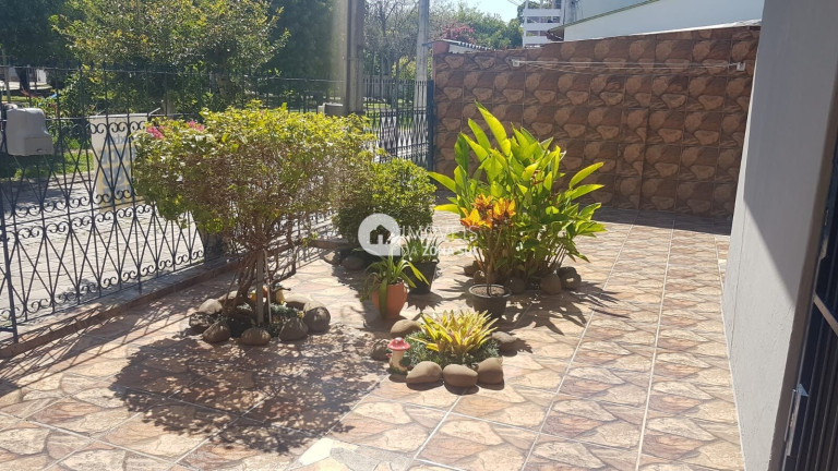 Imagem Casa com 2 Quartos à Venda, 62 m²