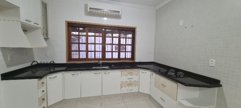 Imagem Sobrado com 3 Quartos à Venda, em Anhangabaú - Jundiaí Imagem Sobrado com 3 Quartos à Venda, em Anhangabaú - Jundiaí