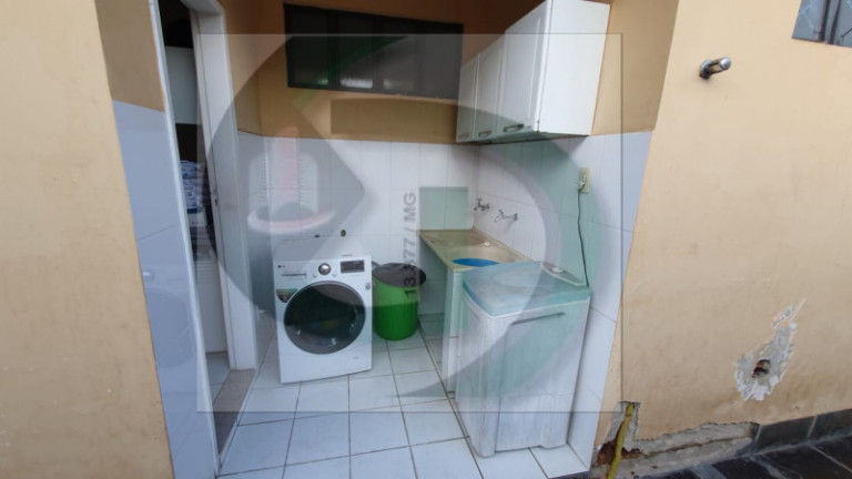 Imagem Casa com 4 Quartos à Venda, 300 m² Imagem Casa com 4 Quartos à Venda, 300 m²