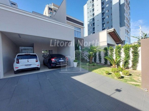 Sobrado com 3 Quartos à Venda, 250 m² em São Judas - Itajaí