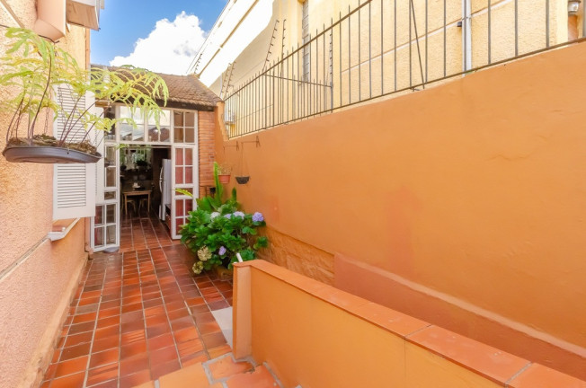 Imagem Casa com 4 Quartos à Venda, 332 m² em Petrópolis - Porto Alegre Imagem Casa com 4 Quartos à Venda, 332 m² em Petrópolis - Porto Alegre