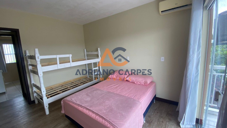 Imagem Sobrado com 5 Quartos para Alugar ou Temporada, 150 m² em Meia Praia - Navegantes Imagem Sobrado com 5 Quartos para Alugar ou Temporada, 150 m² em Meia Praia - Navegantes