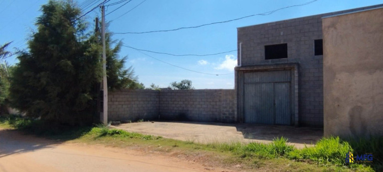 Galpão à Venda, 250 m² em Caetezal De Cima - Piedade