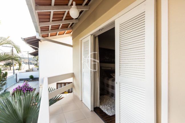 Imagem Casa com 4 Quartos à Venda, em América - Joinville Imagem Casa com 4 Quartos à Venda, em América - Joinville