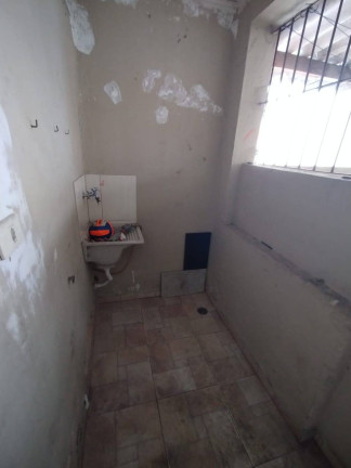 Casa com 2 Quartos para Alugar,  em Vila Nova York - São Paulo