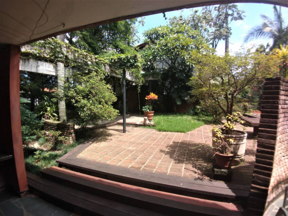 Imagem Casa com 5 Quartos à Venda, 300 m² em Pacaembu - São Paulo Imagem Casa com 5 Quartos à Venda, 300 m² em Pacaembu - São Paulo