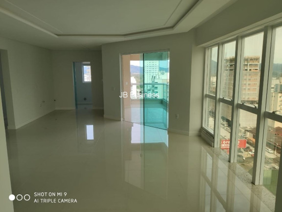 Imagem Imóvel com 3 Quartos à Venda, 119 m² em Meia Praia - Itapema Imagem Imóvel com 3 Quartos à Venda, 119 m² em Meia Praia - Itapema