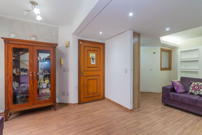 Imagem Imóvel com 3 Quartos à Venda, em Camaquã - Porto Alegre Imagem Imóvel com 3 Quartos à Venda, em Camaquã - Porto Alegre