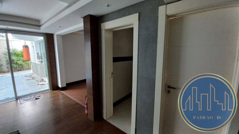 Imagem Sobrado com 4 Quartos para Alugar,  em Centro - Balneário Camboriú