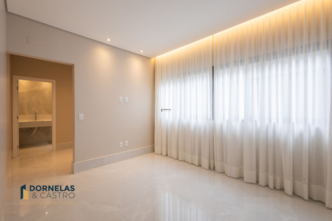 Imagem Casa com 3 Quartos à Venda, 400 m² em Guará I - Brasília Imagem Casa com 3 Quartos à Venda, 400 m² em Guará I - Brasília