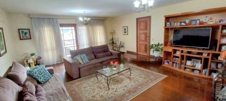 Imagem Imóvel com 3 Quartos à Venda, 187 m² em Várzea - Teresópolis Imagem Imóvel com 3 Quartos à Venda, 187 m² em Várzea - Teresópolis