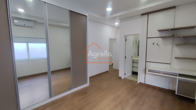 Imagem Imóvel com 3 Quartos à Venda, 237 m² em Condominio Village Da Serra - Mogi Guaçu Imagem Imóvel com 3 Quartos à Venda, 237 m² em Condominio Village Da Serra - Mogi Guaçu