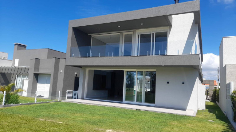 Imagem Casa com 4 Quartos à Venda, 307 m² em Xangri-lá Imagem Casa com 4 Quartos à Venda, 307 m² em Xangri-lá