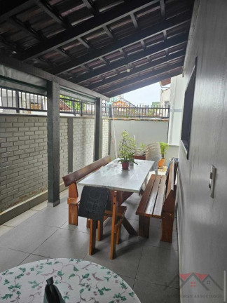 Imagem Sobrado com 3 Quartos à Venda, 204 m² em Centro - Barra Velha