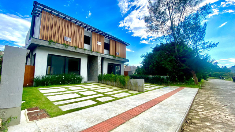 Imagem Casa com 3 Quartos à Venda, 149 m² em Jardim Panorâmico - Garopaba Imagem Casa com 3 Quartos à Venda, 149 m² em Jardim Panorâmico - Garopaba
