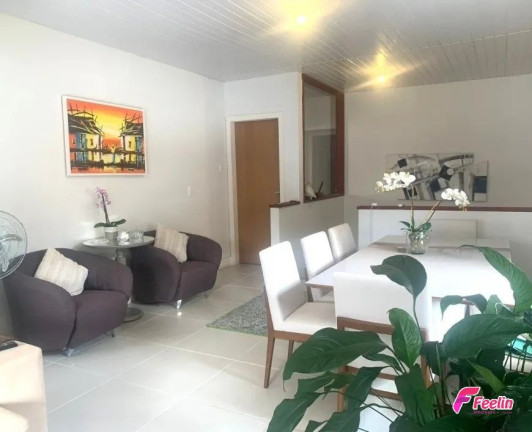 Imagem Sobrado com 3 Quartos à Venda, 204 m² em Trindade - Florianópolis
