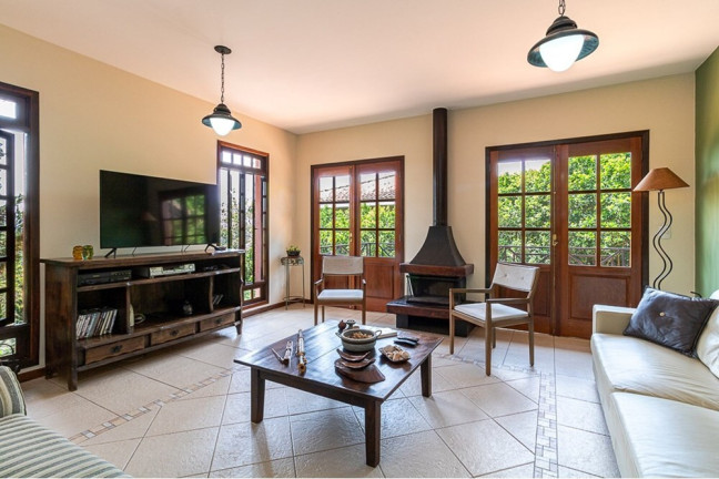 Casa com 4 Quartos à Venda, 291 m² em Jardim Indaiá - Embu Das Artes
