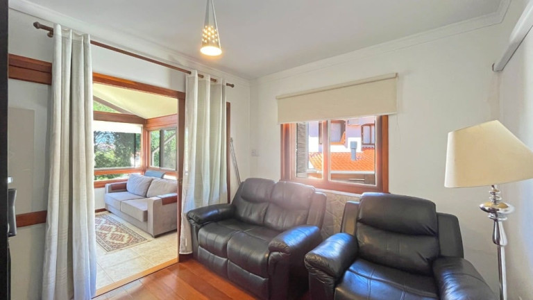 Imagem Casa com 3 Quartos à Venda, 172 m² em Teresópolis - Porto Alegre Imagem Casa com 3 Quartos à Venda, 172 m² em Teresópolis - Porto Alegre