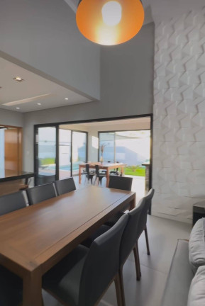 Imagem Casa com 3 Quartos à Venda, 350 m² em Taubaté Imagem Casa com 3 Quartos à Venda, 350 m² em Taubaté