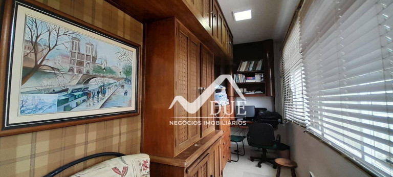 Imagem Casa com 4 Quartos à Venda, 516 m² em Marapé - Santos