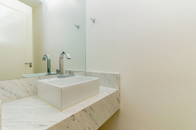 Imagem Apartamento com 2 Quartos à Venda, 220 m² em Moinhos De Vento - Porto Alegre Imagem Apartamento com 2 Quartos à Venda, 220 m² em Moinhos De Vento - Porto Alegre