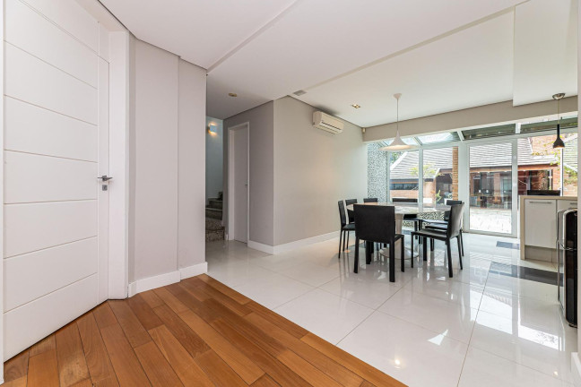 Imagem Casa com 3 Quartos à Venda, 451 m² em Mossunguê - Curitiba Imagem Casa com 3 Quartos à Venda, 451 m² em Mossunguê - Curitiba