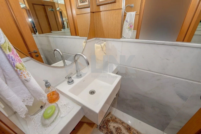 Imagem Apartamento com 3 Quartos à Venda, 201 m² em Moinhos De Vento - Porto Alegre Imagem Apartamento com 3 Quartos à Venda, 201 m² em Moinhos De Vento - Porto Alegre