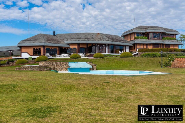 Imagem Casa com 8 Quartos à Venda, em Nova Capivari - Campos Do Jordão Imagem Casa com 8 Quartos à Venda, em Nova Capivari - Campos Do Jordão