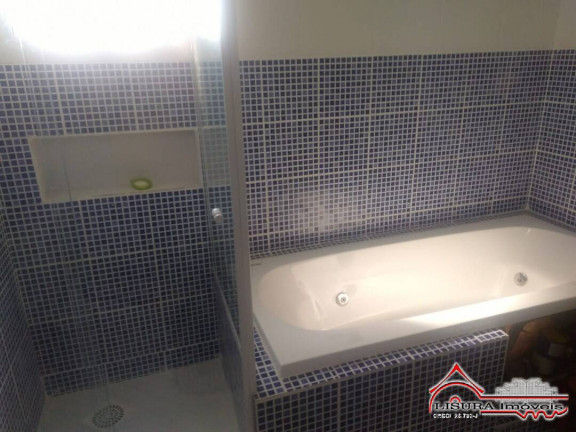Imagem Casa com 5 Quartos à Venda, 232 m² em Centro - Jacareí Imagem Casa com 5 Quartos à Venda, 232 m² em Centro - Jacareí