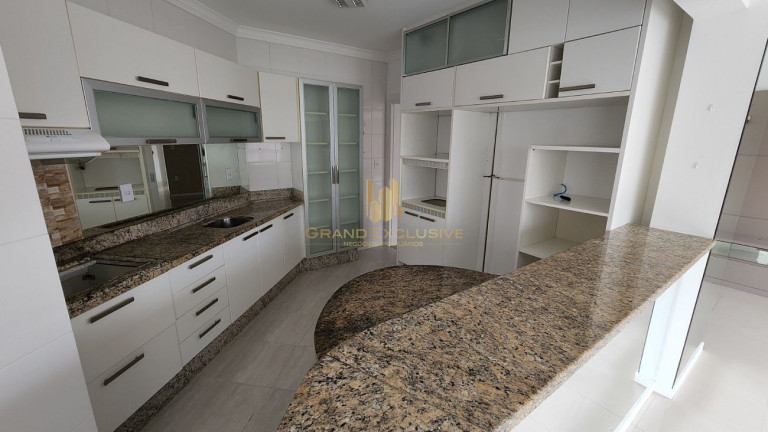 Imagem Apartamento com 3 Quartos à Venda, 123 m² em Centro - Balneário Camboriú Imagem Apartamento com 3 Quartos à Venda, 123 m² em Centro - Balneário Camboriú