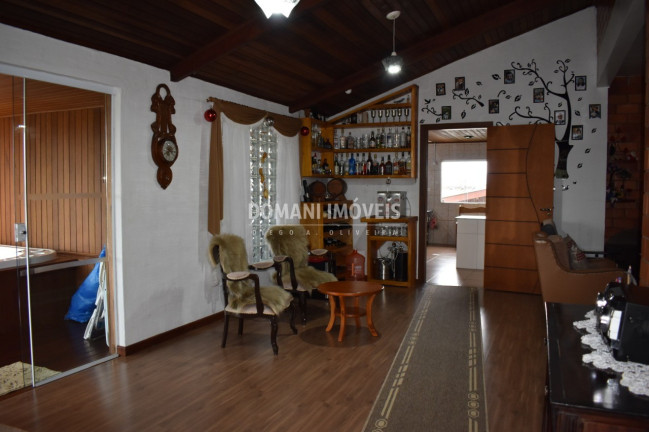 Imagem Casa com 4 Quartos à Venda, 195 m² em Região Do Alto Do Capivari - Campos Do Jordão Imagem Casa com 4 Quartos à Venda, 195 m² em Região Do Alto Do Capivari - Campos Do Jordão