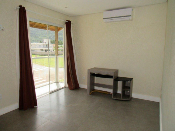 Imagem Casa com 4 Quartos à Venda, 200 m² em Florianópolis Imagem Casa com 4 Quartos à Venda, 200 m² em Florianópolis