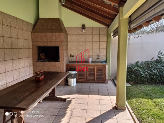 Imagem Casa com 4 Quartos à Venda, 320 m² em Curitiba Imagem Casa com 4 Quartos à Venda, 320 m² em Curitiba