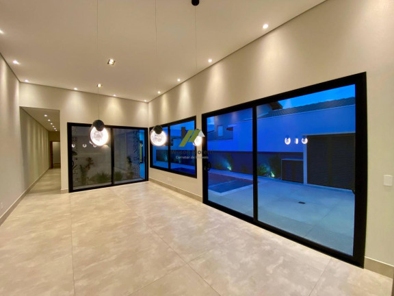 Imagem Casa de Condomínio com 3 Quartos à Venda, 250 m²