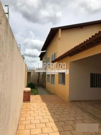 Imagem Casa com 4 Quartos à Venda, 900 m² em Jardim São Bento - Uberaba Imagem Casa com 4 Quartos à Venda, 900 m² em Jardim São Bento - Uberaba